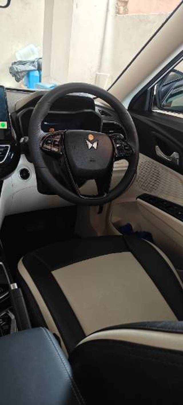 https://images10.gaadi.com/usedgaadi-sellcar/UsedCar/e597ffbfa/ef29c9b6-df4a-4f3f-9afb-ca34d9f21e45.jpg?imwidth=6401