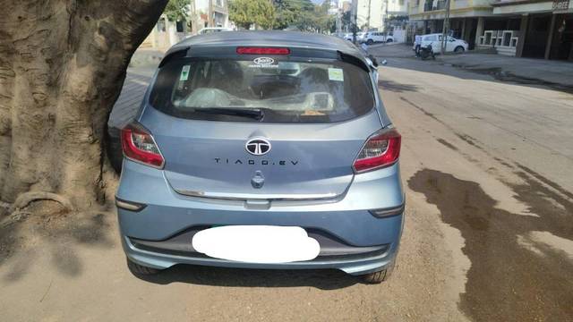 https://images10.gaadi.com/usedgaadi-sellcar/UsedCar/e59816dba/54eb2b84-16c0-453d-aa44-f8d12bece418.jpg?imwidth=6402