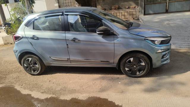 https://images10.gaadi.com/usedgaadi-sellcar/UsedCar/e59816dba/9a554ef5-12c7-4fdd-8b18-fb93164d9742.jpg?imwidth=6401