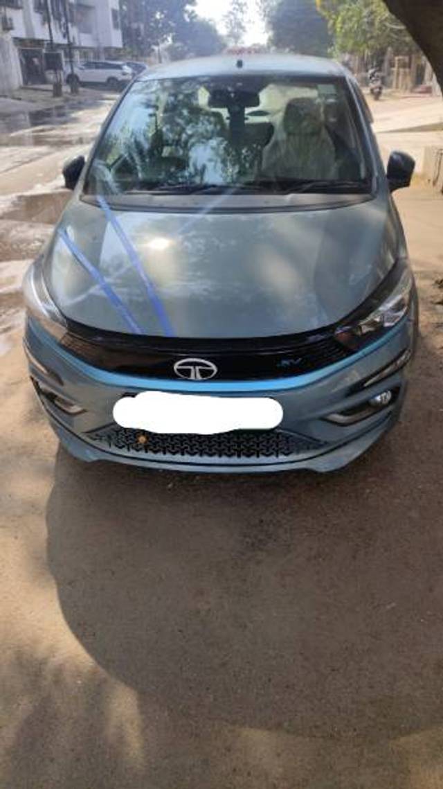 https://images10.gaadi.com/usedgaadi-sellcar/UsedCar/e59816dba/b64d471f-f5ba-4a51-b71c-01d54ba69203.jpg?imwidth=6400