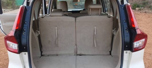 https://images10.gaadi.com/usedgaadi-sellcar/UsedCar/e5982c06a/490e32b6-741f-48d9-b3ca-52ae7e6a23a6.jpg?imwidth=6401