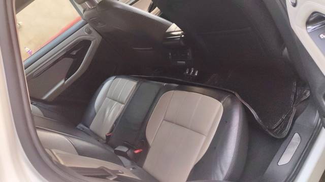 https://images10.gaadi.com/usedgaadi-sellcar/UsedCar/e598a460a/df96dad8-94d0-4d2b-9378-e1e1c4651b0d.jpeg?imwidth=6402