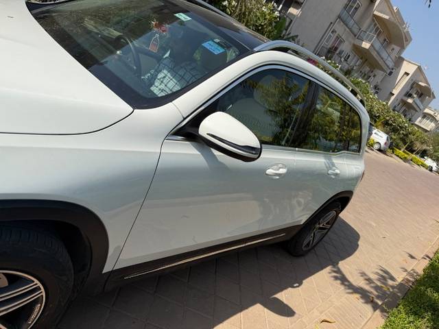 https://images10.gaadi.com/usedgaadi-sellcar/UsedCar/e598b4f4a/7d142fef-6b79-48ec-aed0-fbb810740220.jpeg?imwidth=6402