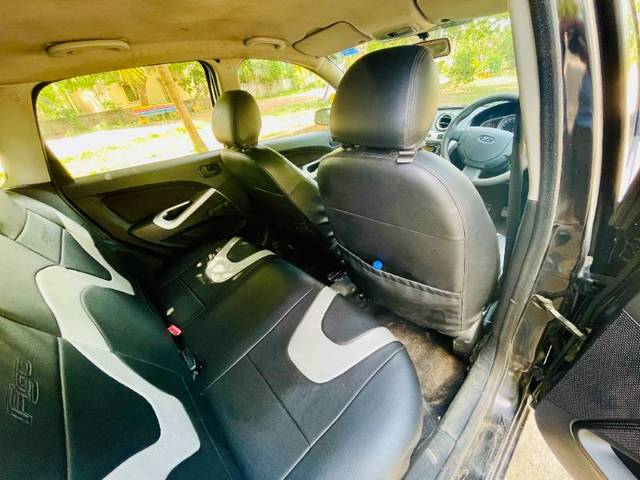 https://images10.gaadi.com/usedgaadi-sellcar/UsedCar/e598ddcda/14d748b3-09fe-4fe0-a8f5-c3cdd86b6b72.jpg?imwidth=6401