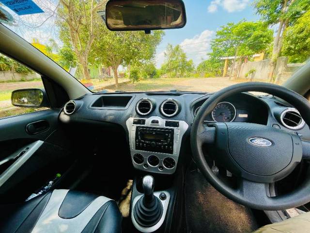 https://images10.gaadi.com/usedgaadi-sellcar/UsedCar/e598ddcda/6916c780-3690-4faa-9047-5815e21aee68.jpg?imwidth=6402