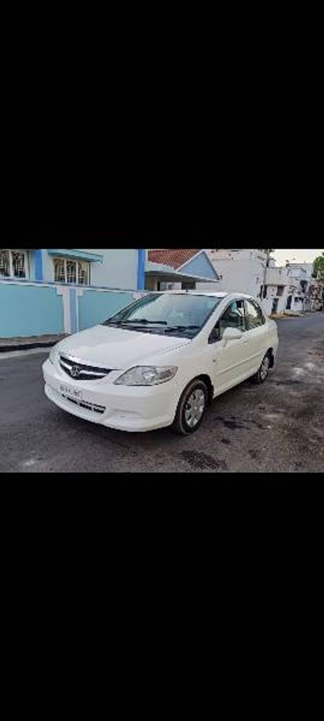 https://images10.gaadi.com/usedgaadi-sellcar/UsedCar/e598fa63a/02a6bac5-2edd-4426-9ee1-558a6e4059ed.jpg?imwidth=6402