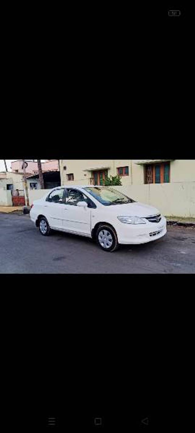 https://images10.gaadi.com/usedgaadi-sellcar/UsedCar/e598fa63a/65dffc5e-c549-4049-ade1-5d66ff9c6bbf.jpg?imwidth=6400