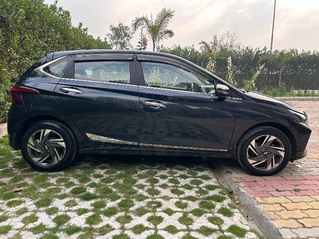 https://images10.gaadi.com/usedgaadi-sellcar/UsedCar/e59930e1a/53475b47-78a1-40b9-9846-c72419c15766.jpeg?imwidth=6401