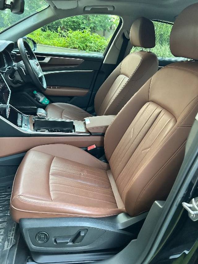 https://images10.gaadi.com/usedgaadi-sellcar/UsedCar/e5999b66a/21d5adc7-ff62-4e8f-9953-0a8147905310.jpeg?imwidth=6401