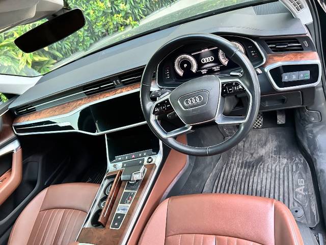 https://images10.gaadi.com/usedgaadi-sellcar/UsedCar/e5999b66a/fa33cc5c-16ac-4fe1-9226-2658c8518e0a.jpeg?imwidth=6400