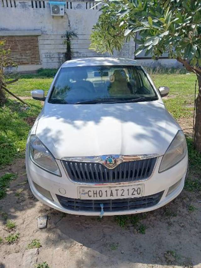 https://images10.gaadi.com/usedgaadi-sellcar/UsedCar/e599a321a/93db5e2a-3c65-4b57-96be-8aec96ef1e03.jpg?imwidth=6400