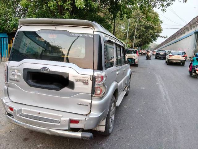 https://images10.gaadi.com/usedgaadi-sellcar/UsedCar/e59a2e85a/42e0974a-d9d4-4c63-bd4e-e2c7e844290e.jpg?imwidth=6402