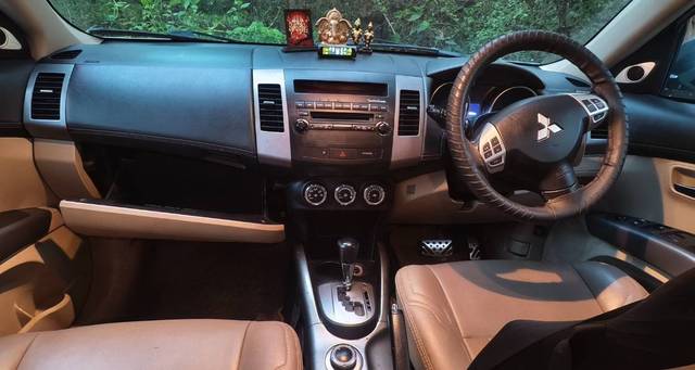 https://images10.gaadi.com/usedgaadi-sellcar/UsedCar/e59a2eb3a/4aed3cfb-164e-426e-9471-28e52d71c0d1.jpg?imwidth=6401