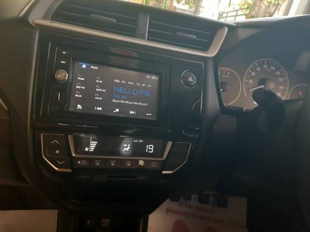 https://images10.gaadi.com/usedgaadi-sellcar/UsedCar/e59a381aa/a67fc1c7-c565-4af1-afbb-2990f0c48503.jpg?imwidth=6401