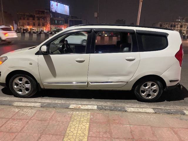 https://images10.gaadi.com/usedgaadi-sellcar/UsedCar/e59a9efda/bb271249-0c74-45f4-a923-67bff9e3d727.jpeg?imwidth=6402