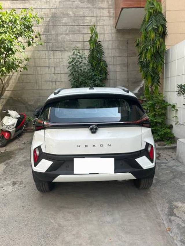 https://images10.gaadi.com/usedgaadi-sellcar/UsedCar/e59adeaea/3285c607-3949-421f-a10a-ff123e6db0fd.jpg?imwidth=6402