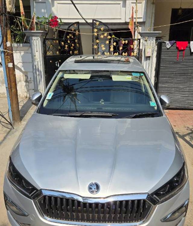 https://images10.gaadi.com/usedgaadi-sellcar/UsedCar/e59ae3efa/ab2340b5-bdd6-4c9a-ba91-f6d695079334.jpg?imwidth=6400