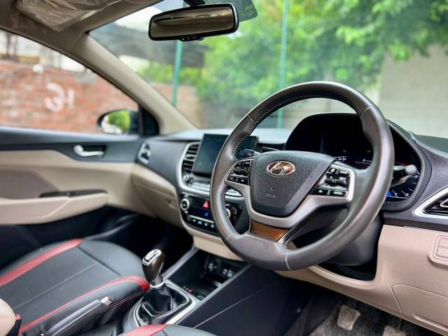 https://images10.gaadi.com/usedgaadi-sellcar/UsedCar/e59b2567a/b13b57ae-56d2-4542-ae0e-0d2e1e1212a1.jpg?imwidth=6402