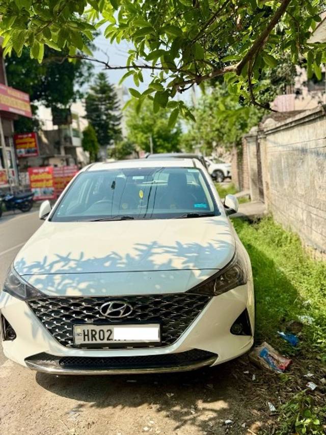 https://images10.gaadi.com/usedgaadi-sellcar/UsedCar/e59b4649a/44a3378c-5306-4f94-a767-574dbd6eb298.jpeg?imwidth=6400