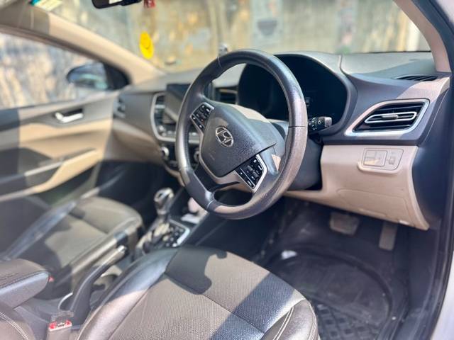 https://images10.gaadi.com/usedgaadi-sellcar/UsedCar/e59b4649a/c7415243-cfbc-45b8-baa9-ac0e5550abf1.jpeg?imwidth=6402
