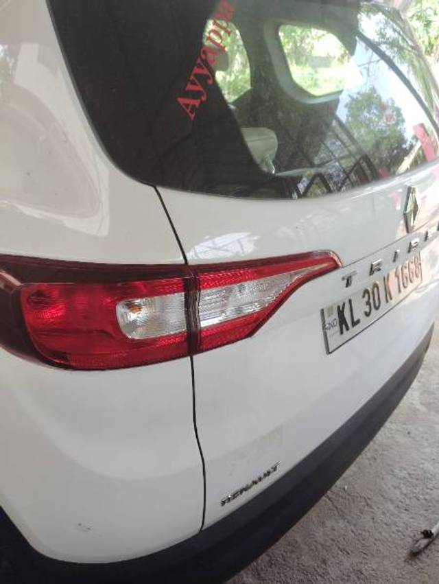 https://images10.gaadi.com/usedgaadi-sellcar/UsedCar/e59b57aca/acbf924b-a796-4c80-b20e-4bf4d2764e51.jpg?imwidth=6402