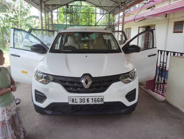 https://images10.gaadi.com/usedgaadi-sellcar/UsedCar/e59b57aca/c78e1711-c5b5-4464-b866-752e7666cd1a.jpg?imwidth=6400