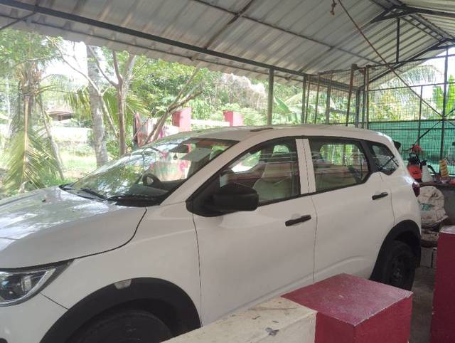 https://images10.gaadi.com/usedgaadi-sellcar/UsedCar/e59b57aca/ca7f2571-d789-45de-8945-1ef6e1ccae86.jpg?imwidth=6401