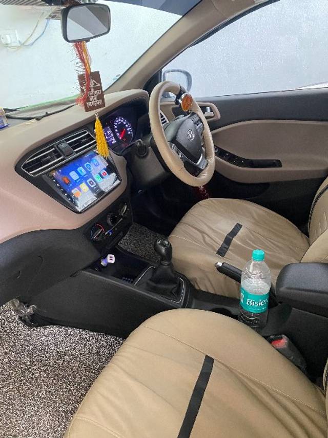 https://images10.gaadi.com/usedgaadi-sellcar/UsedCar/e59b7037a/22da9af4-9e60-4f31-bfcc-558cee838bc6.jpeg?imwidth=6402