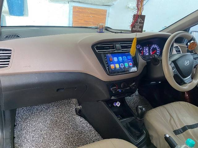 https://images10.gaadi.com/usedgaadi-sellcar/UsedCar/e59b7037a/57a89770-0ba3-408f-a0be-d89e5ce803dc.jpeg?imwidth=6401
