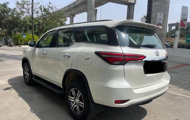 https://images10.gaadi.com/usedgaadi-sellcar/UsedCar/e59b7753a/185c90f9-72e6-4868-bcdd-dc2068ef46ca.jpeg?imwidth=6401