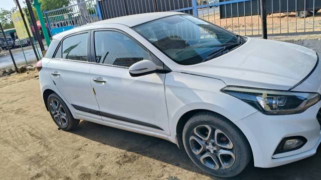 https://images10.gaadi.com/usedgaadi-sellcar/UsedCar/e59b944da/b1aa1218-de65-4af3-82f1-74cd3d2baf06.jpg?imwidth=6400