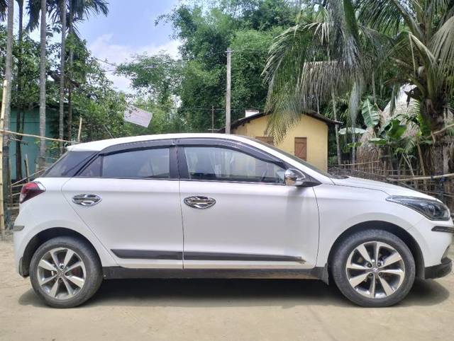 https://images10.gaadi.com/usedgaadi-sellcar/UsedCar/e59ba7b0a/56c76b37-5b7e-4e84-bfed-93cfe9f5cd08.jpg?imwidth=6401