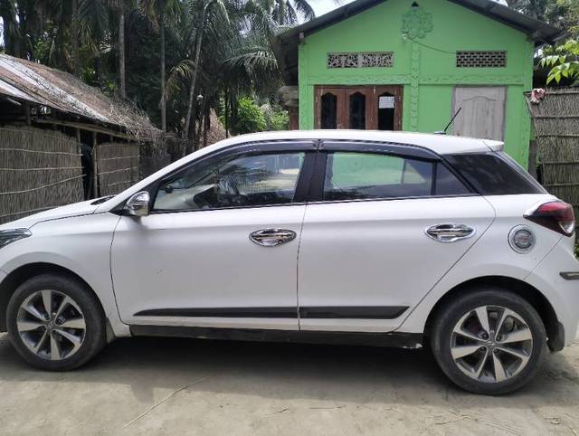 https://images10.gaadi.com/usedgaadi-sellcar/UsedCar/e59ba7b0a/cd2a6089-9824-48df-8585-fa460d6ccc9b.jpg?imwidth=6402