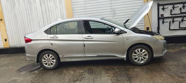 https://images10.gaadi.com/usedgaadi-sellcar/UsedCar/e59bc1d5a/49b1ff4e-0b0f-4bd2-84bb-417d900781de.jpg?imwidth=6401