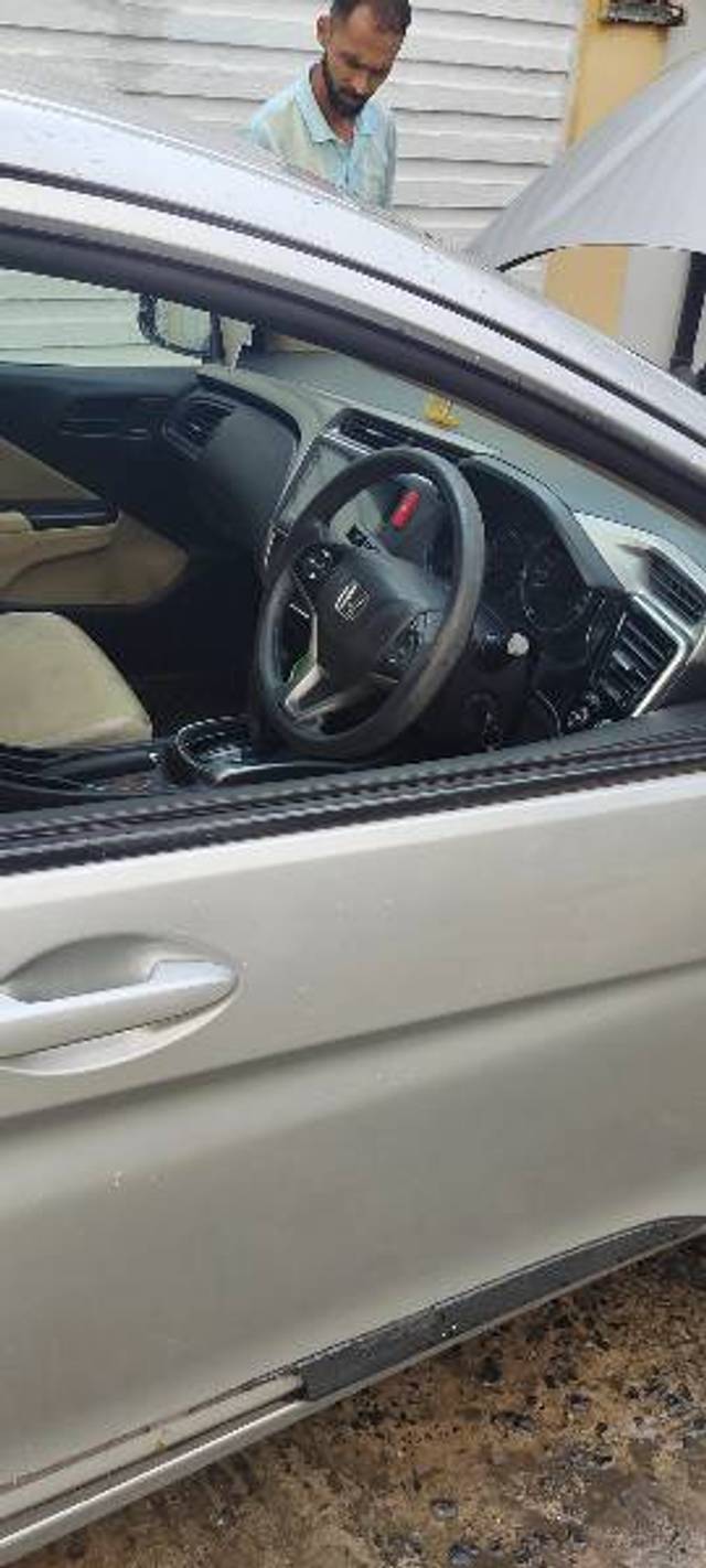 https://images10.gaadi.com/usedgaadi-sellcar/UsedCar/e59bc1d5a/63b17b21-0dfe-4d14-9170-fe70870d9df0.jpg?imwidth=6400