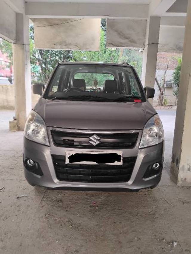 https://images10.gaadi.com/usedgaadi-sellcar/UsedCar/e59c9b64a/949d6b74-49ed-4827-8571-9e2b664f9b3c.jpg?imwidth=6400