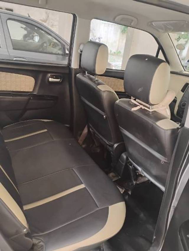 https://images10.gaadi.com/usedgaadi-sellcar/UsedCar/e59c9b64a/f526b574-95e0-4cf4-9730-4bcf225e64e5.jpg?imwidth=6402