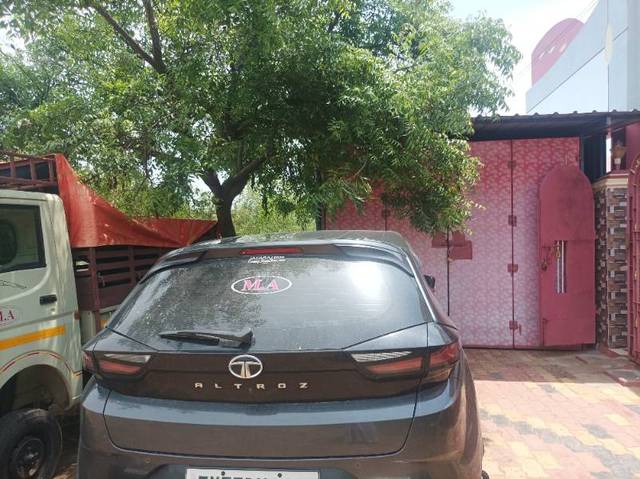 https://images10.gaadi.com/usedgaadi-sellcar/UsedCar/e59ca383a/6ea63d45-95af-48a0-96b0-b2c35b4c7e97.jpg?imwidth=6400