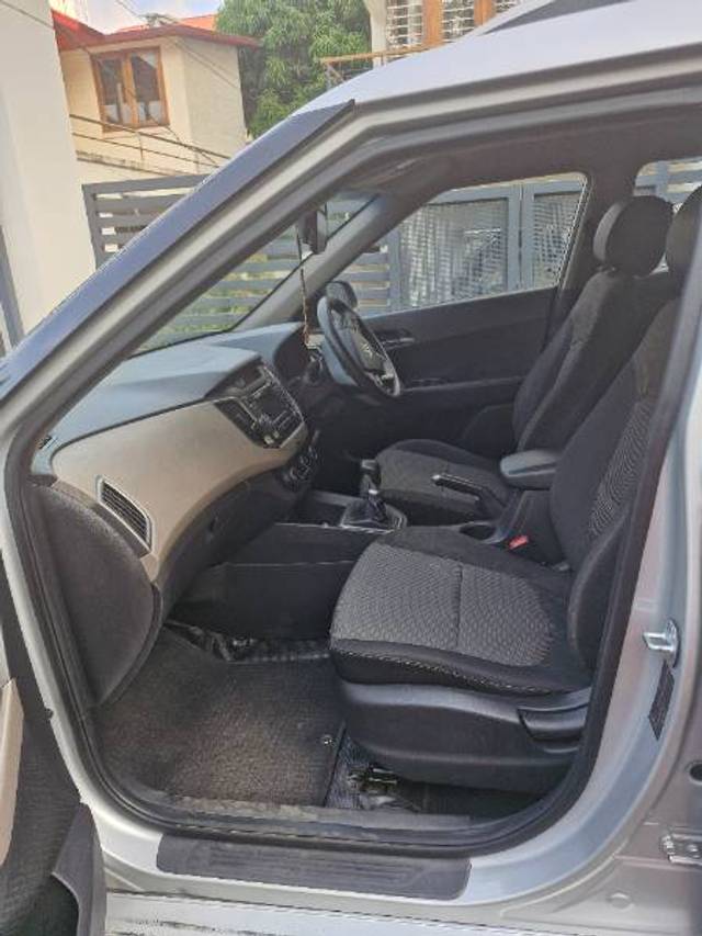 https://images10.gaadi.com/usedgaadi-sellcar/UsedCar/e59cc93ea/0b752612-b7dd-4746-9a1a-fee139808802.jpg?imwidth=6402
