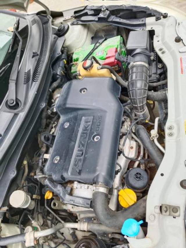 https://images10.gaadi.com/usedgaadi-sellcar/UsedCar/e59cf51ea/244d61ad-4e3c-4377-8a66-7914dc3185b3.jpg?imwidth=6401