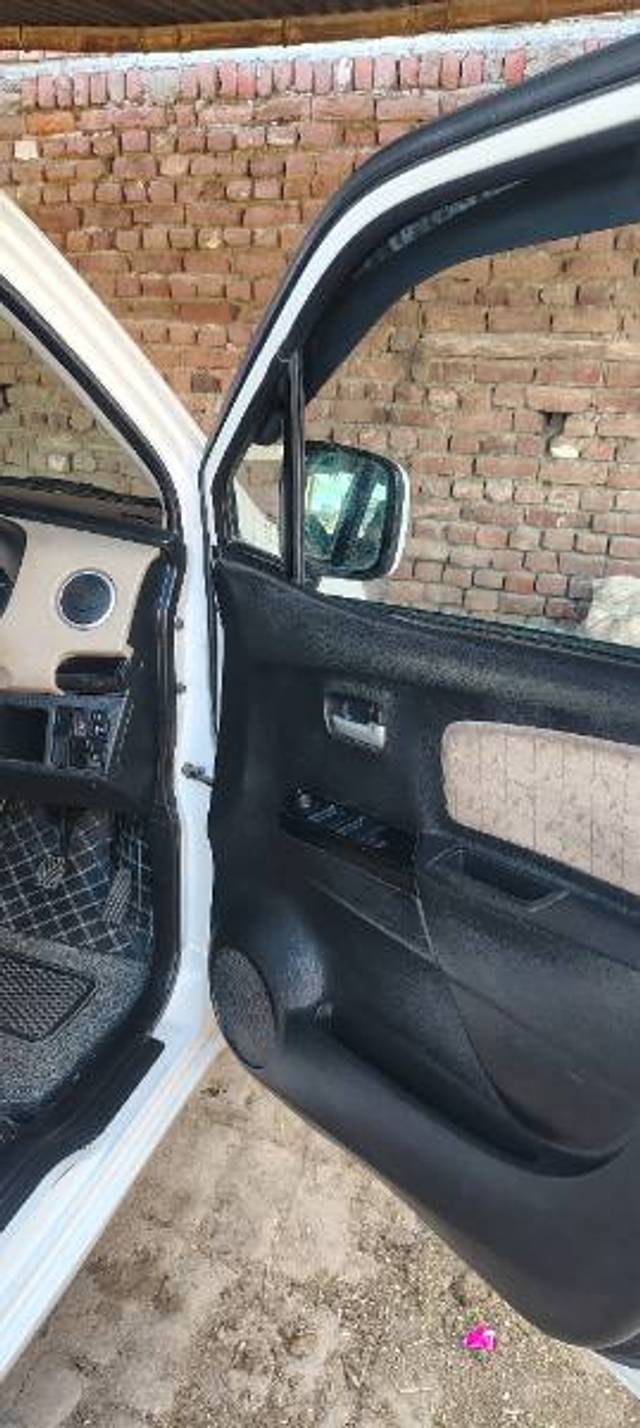 https://images10.gaadi.com/usedgaadi-sellcar/UsedCar/e59cf52fa/07edfbce-230b-4aeb-a97a-d8b74070fe73.jpg?imwidth=6401