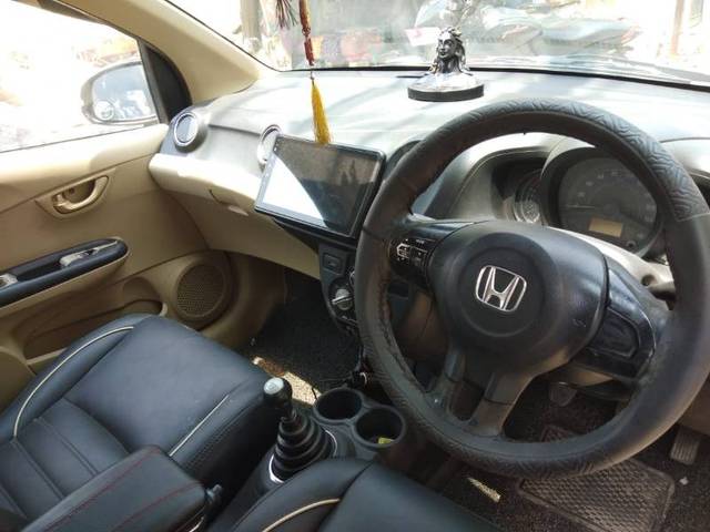 https://images10.gaadi.com/usedgaadi-sellcar/UsedCar/e59d1ed7a/79333e31-6df3-4dfd-9cdf-7ff1fb72e273.jpeg?imwidth=6402