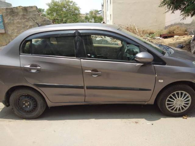 https://images10.gaadi.com/usedgaadi-sellcar/UsedCar/e59d1ed7a/b8585e70-7c91-4422-a166-d10766b1b540.jpeg?imwidth=6401