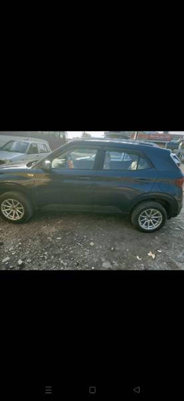 https://images10.gaadi.com/usedgaadi-sellcar/UsedCar/e59d2837a/7bd6793e-bdf4-4f4f-a330-5e22ecb2be50.jpg?imwidth=6402