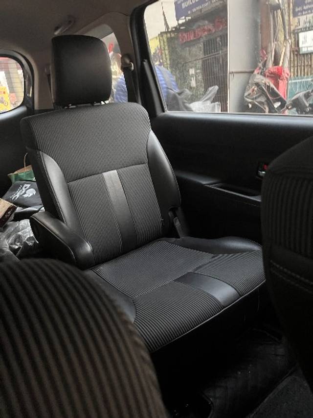 https://images10.gaadi.com/usedgaadi-sellcar/UsedCar/e59d399ca/020bff12-1b82-449e-bb6a-dce69d5dc1fb.jpeg?imwidth=6401