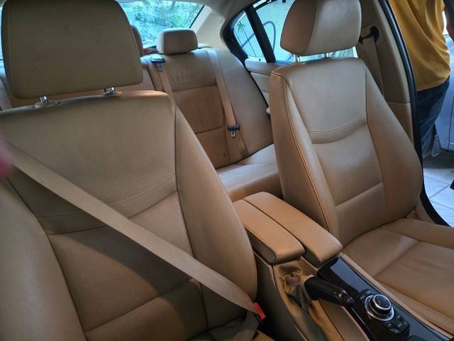 https://images10.gaadi.com/usedgaadi-sellcar/UsedCar/e59d5c93a/2c1281c2-ca9b-42ac-a323-a134c050ce3a.jpeg?imwidth=6402