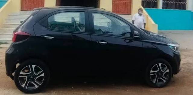 https://images10.gaadi.com/usedgaadi-sellcar/UsedCar/e59d8628a/a781f0e7-67ed-4e04-ad3c-1d15711c294c.jpg?imwidth=6400