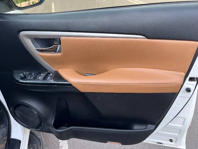 https://images10.gaadi.com/usedgaadi-sellcar/UsedCar/e59da510a/6457ac2b-8a57-4776-8d62-9e2b1f04fb80.jpeg?imwidth=6401
