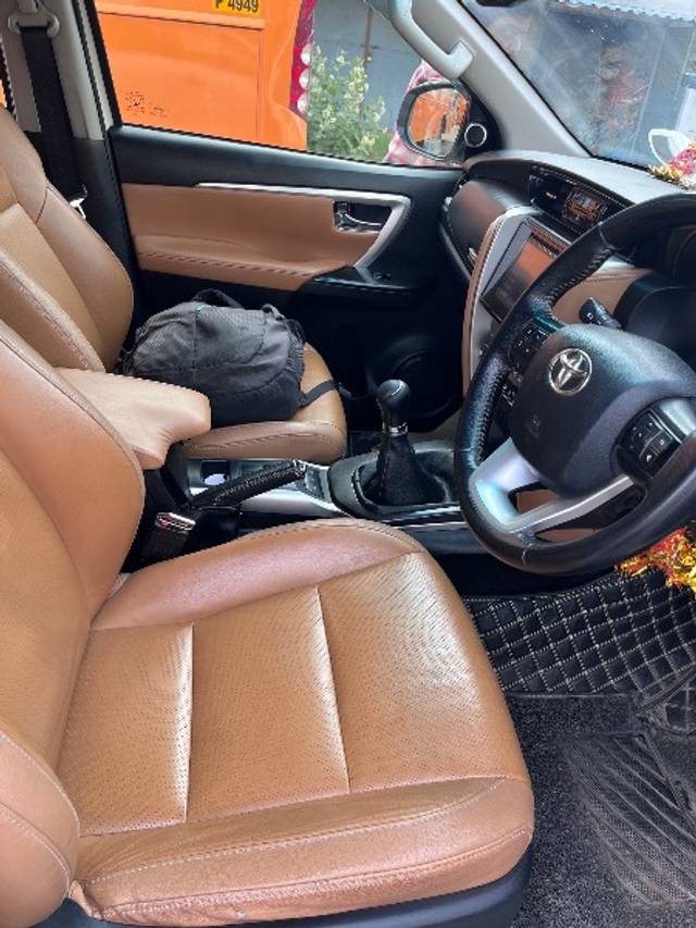 https://images10.gaadi.com/usedgaadi-sellcar/UsedCar/e59da510a/a4831435-ccff-48e9-bcaa-ca00ae1cd5da.jpeg?imwidth=6402