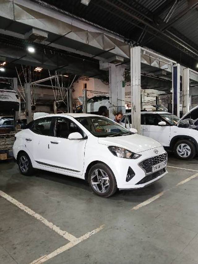 https://images10.gaadi.com/usedgaadi-sellcar/UsedCar/e59ddd05a/13041432-8809-4809-9c38-0232f62a1516.jpg?imwidth=6402
